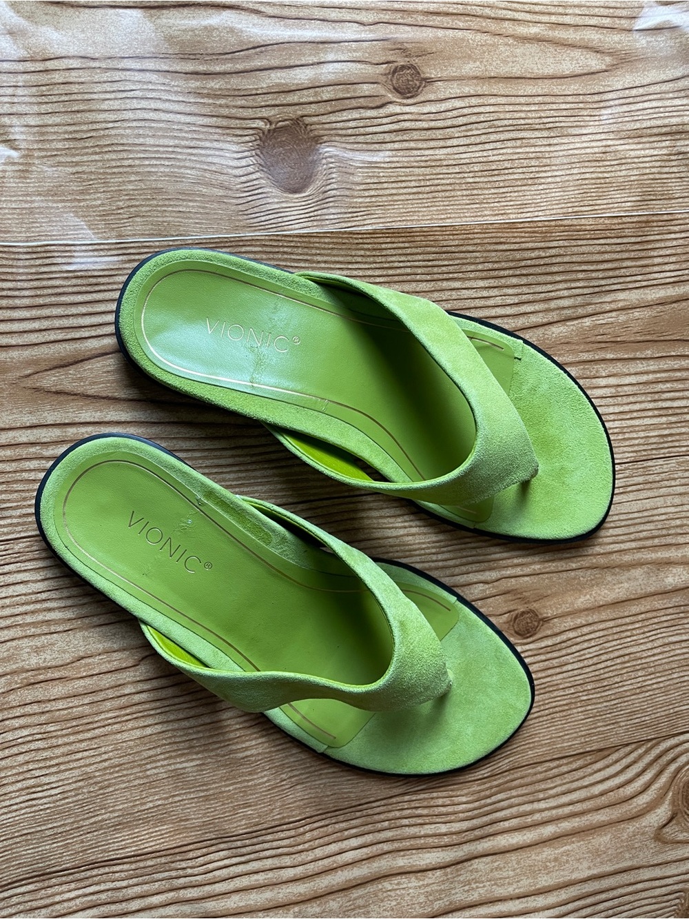 New Vionic Women's Leather Bright Green Suede Thong Sandals Size 7.5